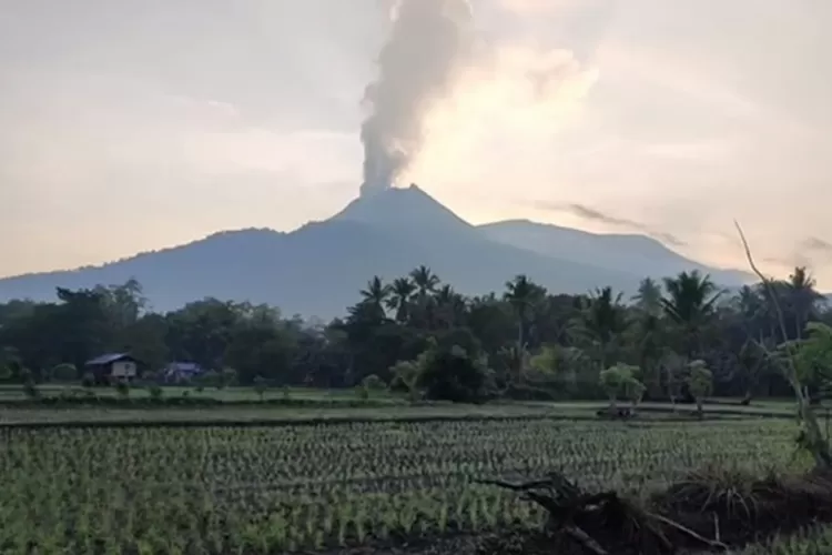 Gunung Api Lewotobi Meningkatkan Aktivitas Erupsi Warga Diminta