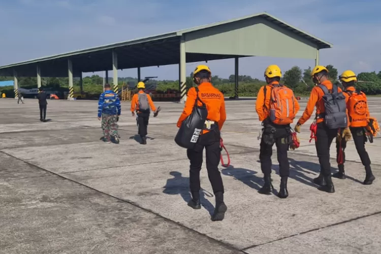 Heli TNI Hingga Fix Wing Dikerahkan Cari Pesawat Kargo Yang Hilang