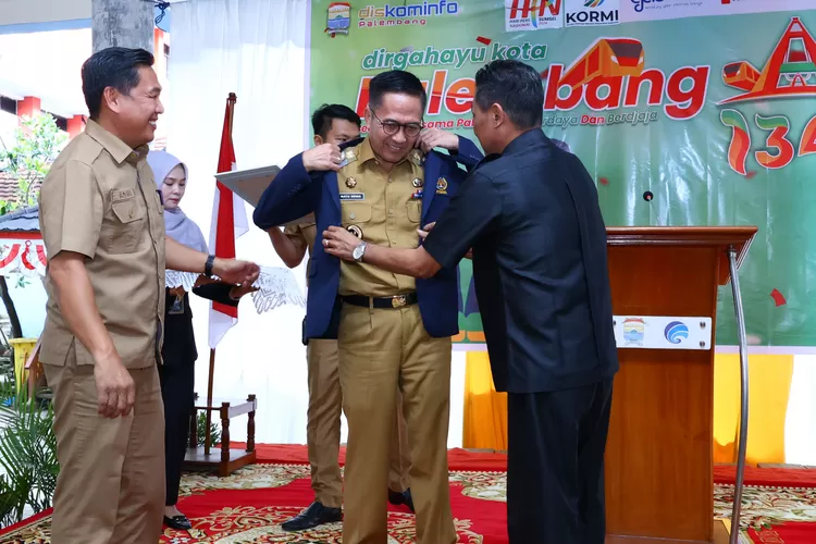 Pj Walikota Palembang H Ratu Dewa Terima Penobatan Anggota Kehormatan