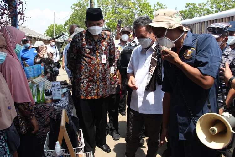 Menteri KKP Apresiasi Pegiat Lingkungan Brebes Yang Atasi Abrasi