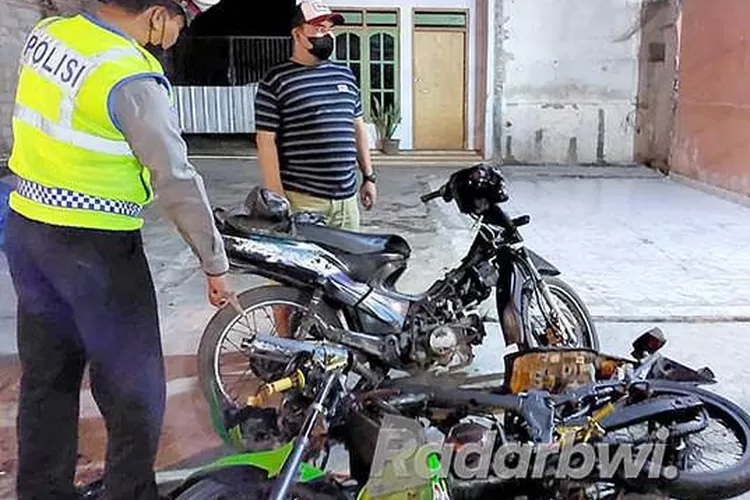 Dua Motor Dan Satu Mobil Tabrakan Satu Meninggal Radar Banyuwangi