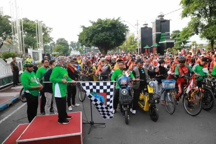 Berangkatkan Gowes Harlah Ke Seribu Rebana Ini Pesan Bupati