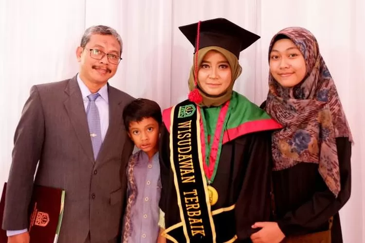 Lulusan Pascasarjana Terbaik Dalam Wisuda Iain Kediri Radar Kediri