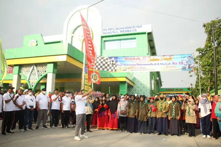 Sambut Muktamar Muhammadiyah Ke Ribuan Warga Ramaikan Jalan Sehat