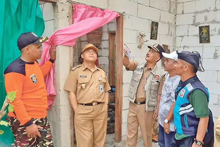 Dihajar Angin Kencang Ratusan Rumah Warga Di Wonosobo Rusak Radar Kudus