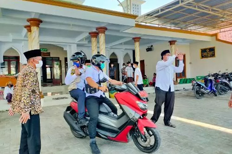 Bupati Ra Latif Berpanas Panasan Naik Motor Radar Madura