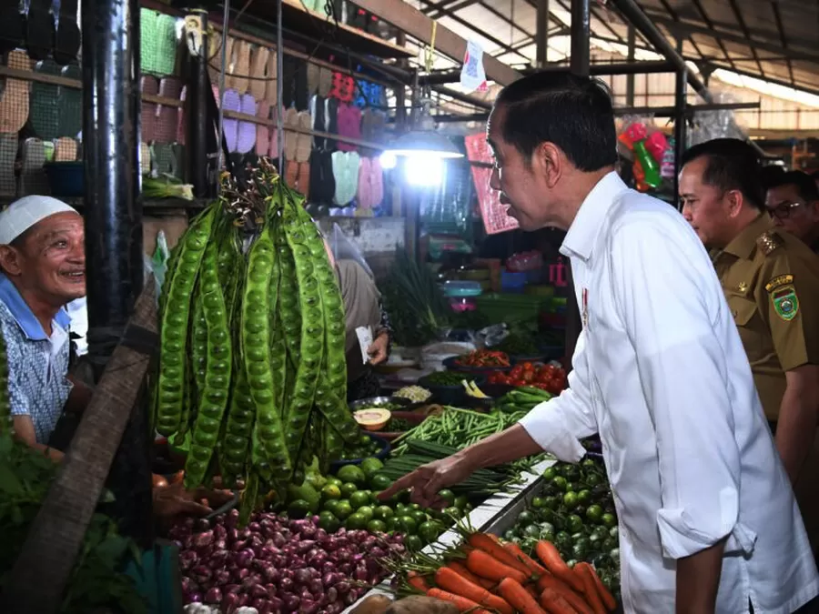 Presiden Jokowi Cek Harga Komoditas Pangan Di Pasar Sekip Ujung Kota