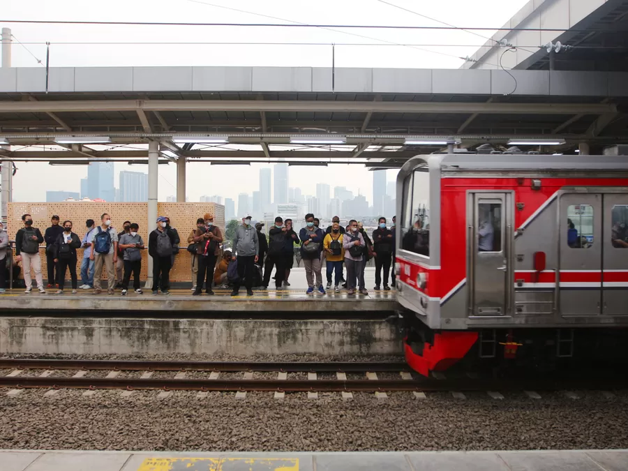 Cegah Penumpukan Penumpang Kci Siapkan Kereta Feeder Di Stasiun Manggarai