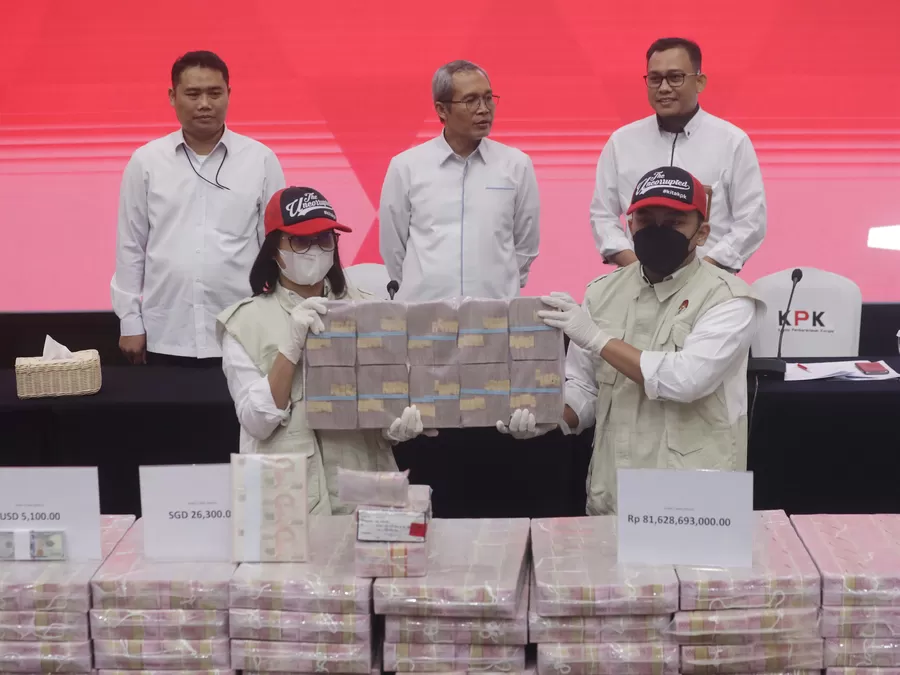 KPK Pamer Tumpukan Uang Rp 81 6 Miliar Kasus TPPU Lukas Enembe