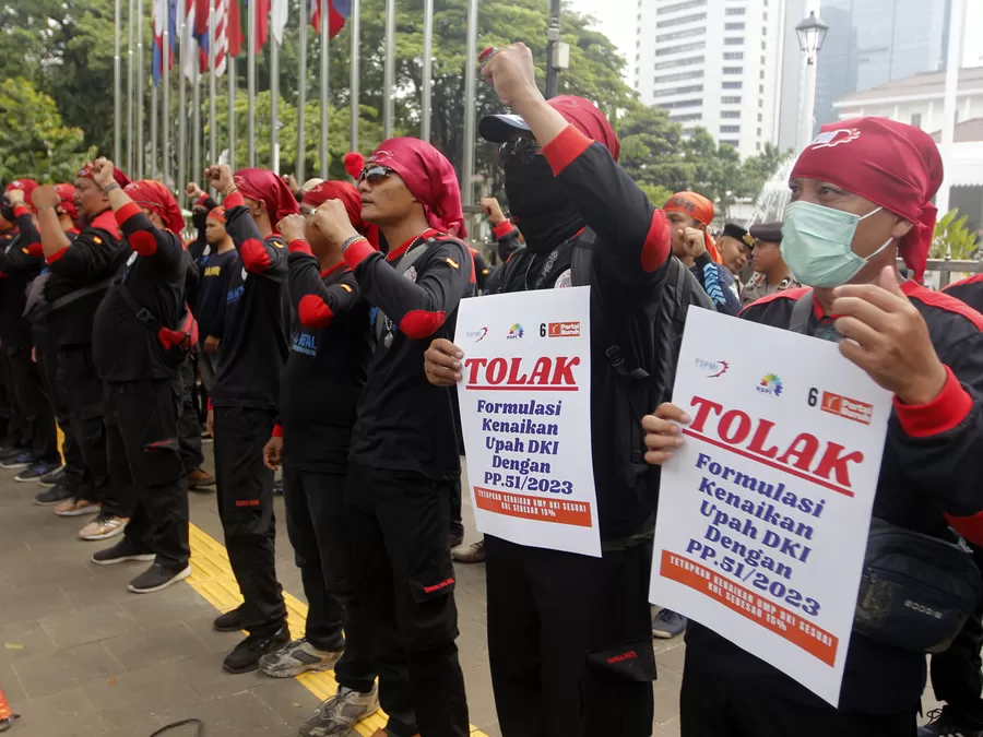 Buruh Demo Tolak Ump Dki