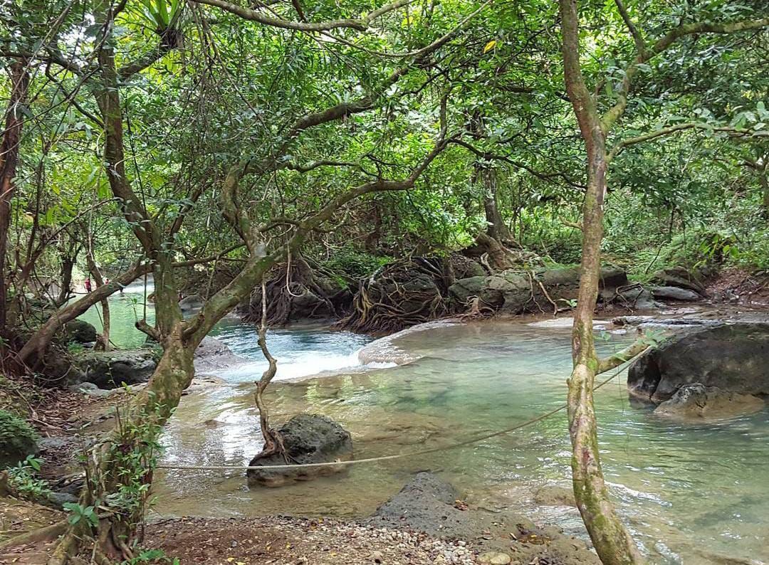 Hidden Gem Di Jawa Barat Sungai Dengan Air Jernih Berwarna Biru Ini