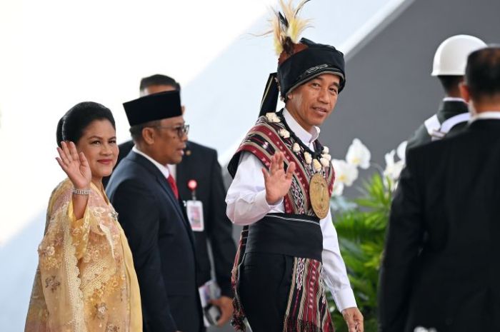 Presiden Jokowi Kenakan Pakaian Adat Tanimbar Maluku Di Sidang Tahunan