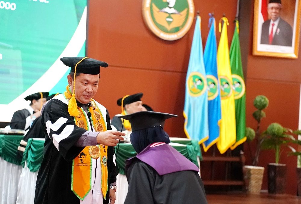 Bukti Kepercayaan Masyarakat Kian Tinggi Uniba Madura Mewisuda