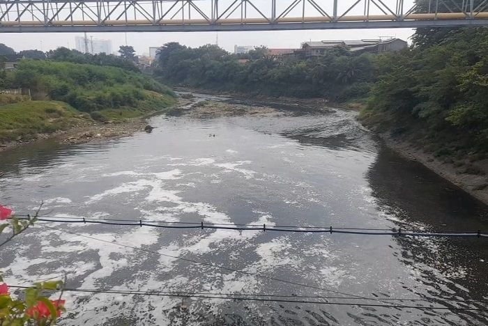 Kali Bekasi Kembali Tercemar Limbah Bau Menyengat Ganggu Aktifitas