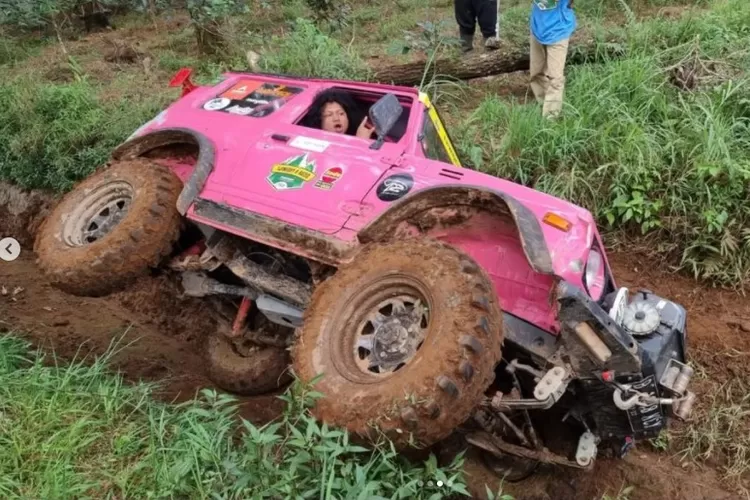 Mobil Kesayangan Babe Cabita Terjungkal Saat Offroad Miyabi Babak