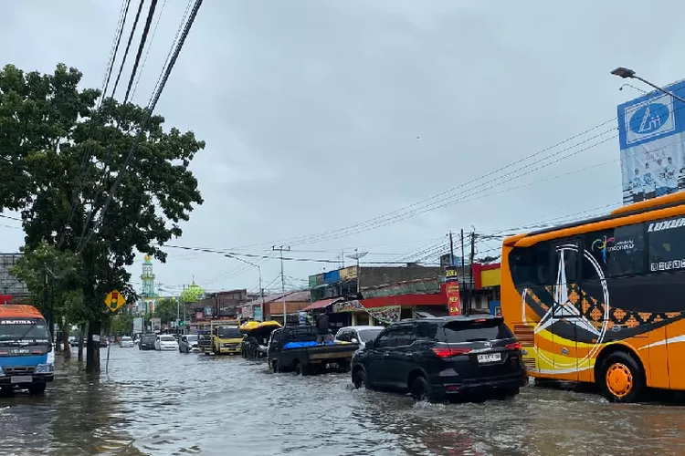 Akibat Hujan Deras Sejak Kamis Kota Padang Sumbar Teredam Banjir Bpbd