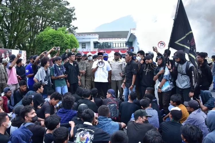 Pemkot Ternate Didemo Pada Hari Sumpah Pemuda Ini Poin Desakan Masa