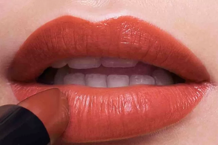 Ini Dia Rekomendasi Lipstik Warna Orange Yang Sesuai Dengan Kulit