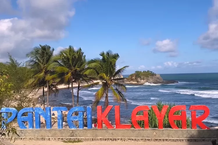 Liburan Di Pantai Klayar Pacitan Daya Tarik Harga Tiket Dan Ragam