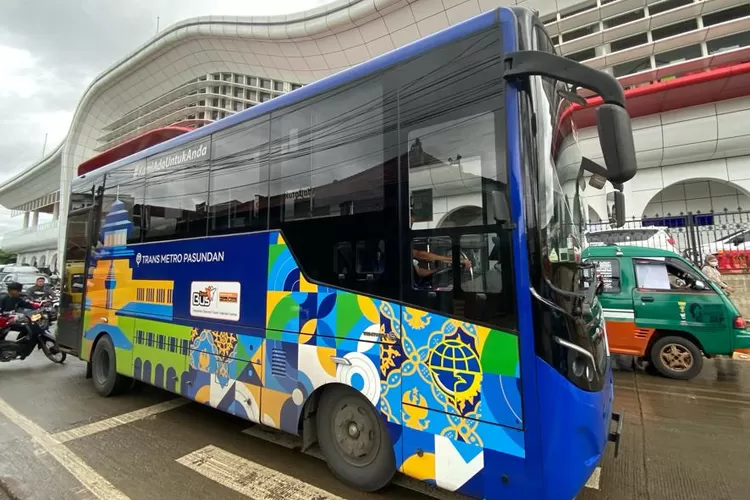 Trans Metro Pasundan Mulai Layani Penumpang Kereta Cepat Whoosh Di