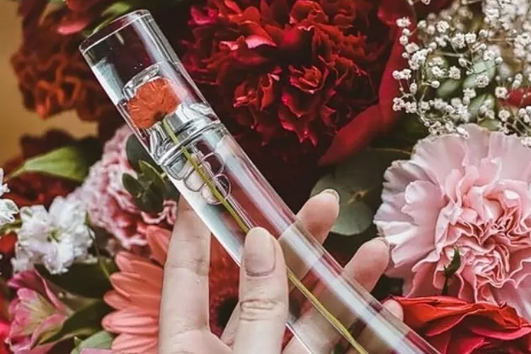 Rekomendasi Parfum Wanita Terbaik Dengan Aroma Bunga Yang Menyegarkan