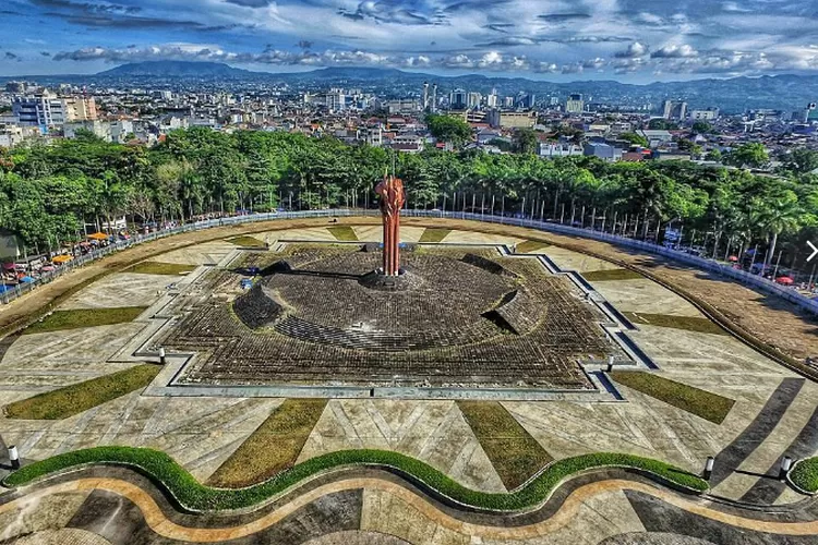 Monumen Bandung Lautan Api Wisata Sejarah Ramai Pengunjung Dan Ramai Di