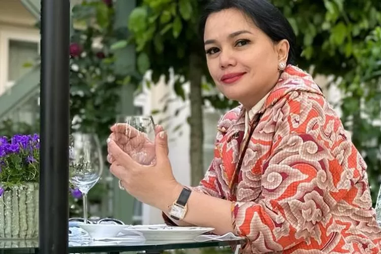 Inilah Perjalanan Karier Yanti Airlangga Istri Airlangga Hartarto Yang