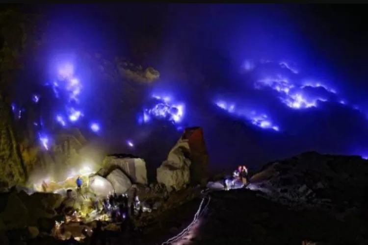 Wisata Malam Di Sekitar Kawah Ijen Banyuwangi Nikmati Pesona Blue Fire