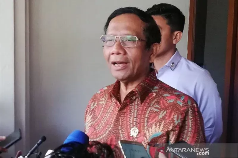 Menko Polhukam Mahfud MD yang melaporkan nama-nama terduga pelaku tindak pidana perdagangan orang (TPPO) ke Bareskrim Polri. foto: dok