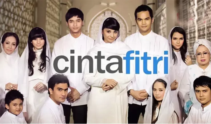 Iqbal Pakula (kanan duduk) dalam sinetron 