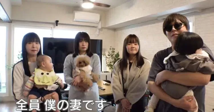 Ryuta Watanabe dari Sapporo, Pulau Hokkaido, Jepang dengan ketiga orang istrinya. Foto: Oddity Central