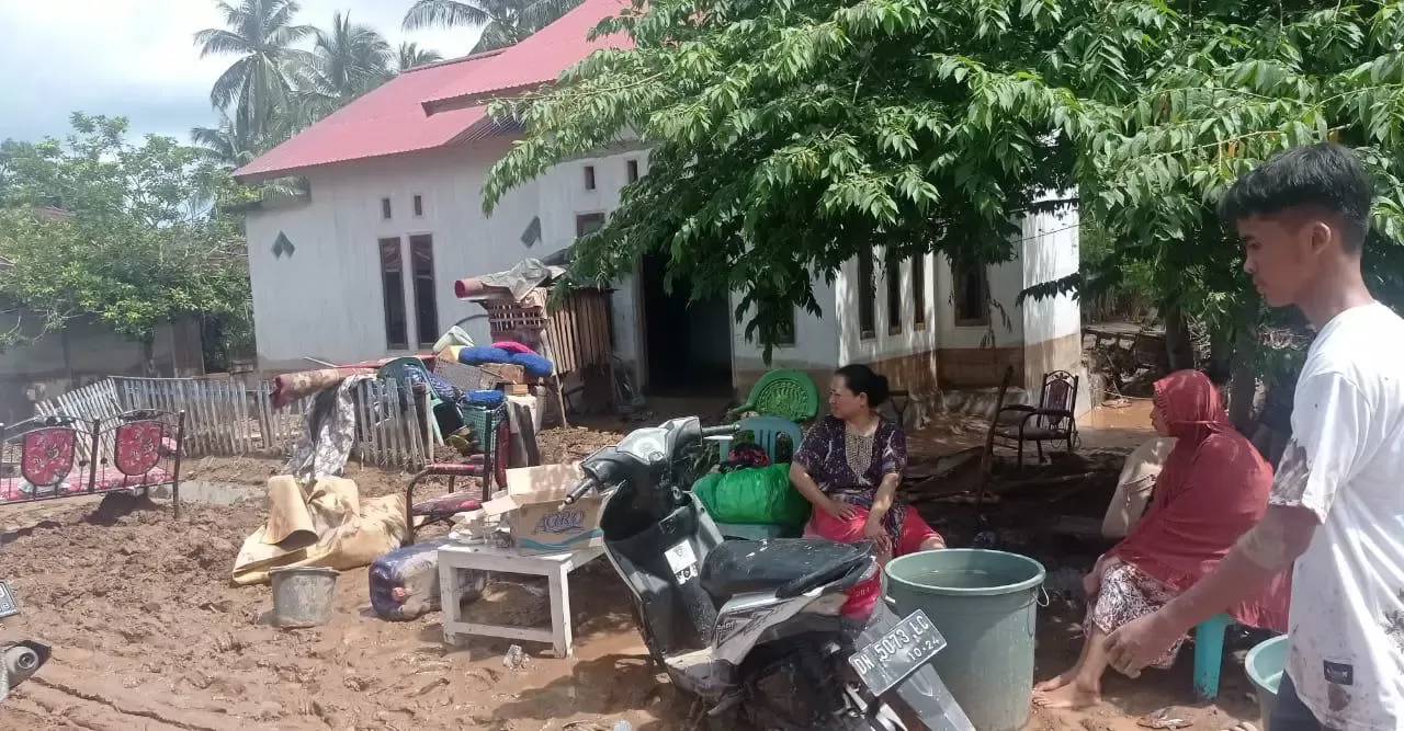 Kondisi rumah warga pasca banjir yang melanda wilayah Kabupaten Tojo Una Una, Sulawesi Tengah pada Senin (22/1/2024). Foto: BPBD Kabupaten Tojo Una-Una