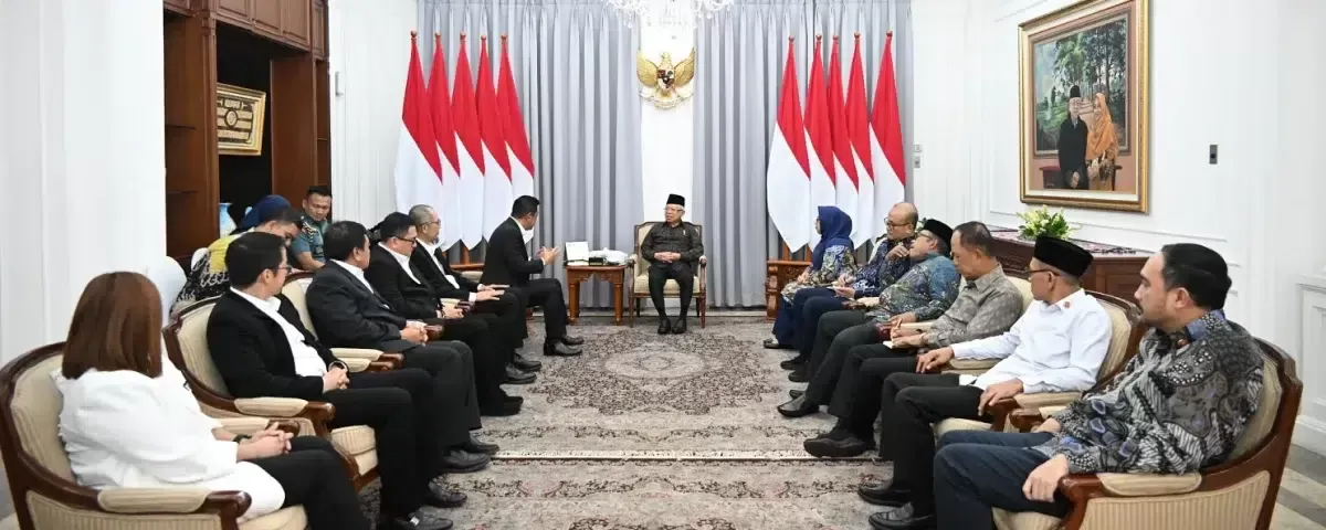 Wapres KH Ma’ruf Amin menerima audiensi Dewan Pengurus Pusat (DPP) ALFI di Kediaman Resmi Wapres, Jalan Diponegoro Nomor 2, Jakarta Pusat, Selasa (20/2/2024). foto: ist