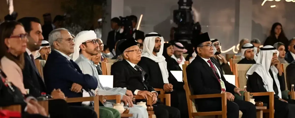 Wakil Presiden (Wapres) KH Ma’ruf Amin menyaksikan pemberian penghargaan di Founders Memorial, Abu Dhabi, Persatuan Emirat Arab (PEA), Senin (5/2/2024) malam. foto: ist