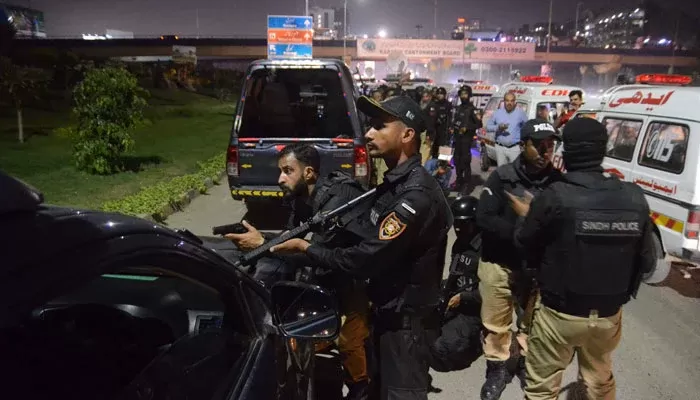 Teroris serang markas polisi di Karachi, Pakistan, pada Jumat 17 Februari 2023. (Foto: thenews)