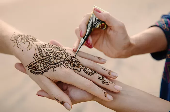 Efek samping mengoleskan henna pada kulit. (Sumber:Pixabay/Pexels)