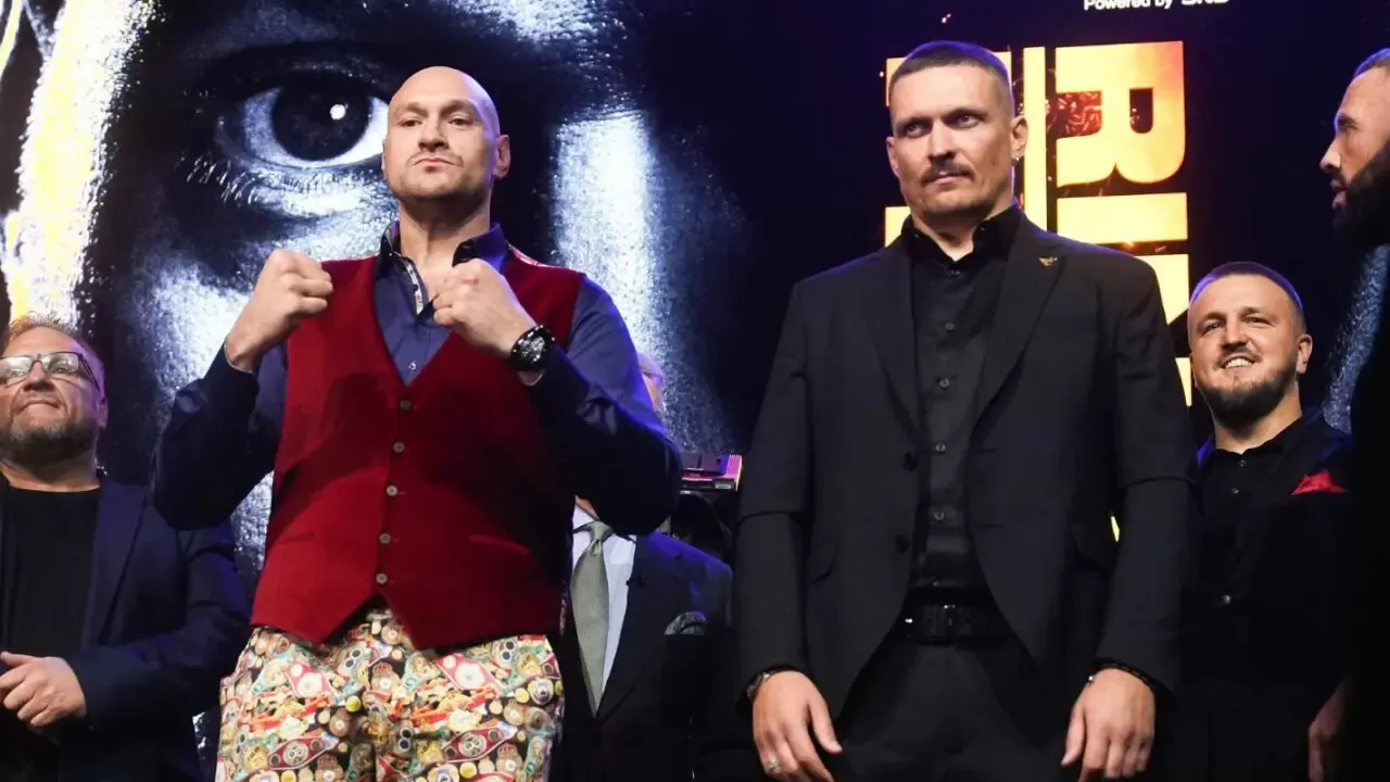 Oleksandr Usyk dan Tyson Fury (Foto: Boxing Social)