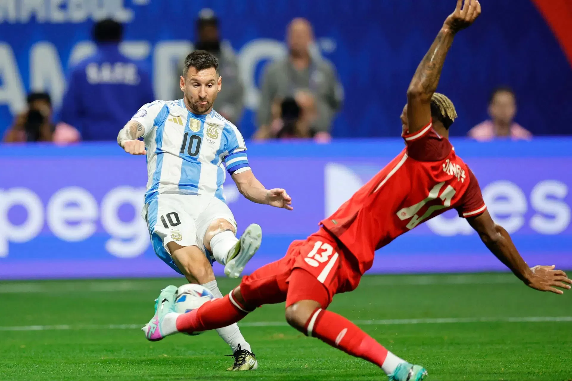 Lionel Messi dalam laga Argentina vs Kanada (Foto: Conmebol)