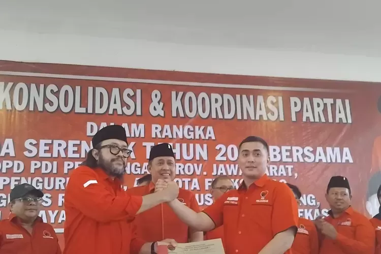 Ketua DPC PDI Perjuangan Kota Bekasi Tri Adhianto resmi diusung DPP PDI Perjuangan untuk maju sebagai Bakal Calon (Bacalon) Wali Kota Bekasi di Pilkada Serentak 2024.