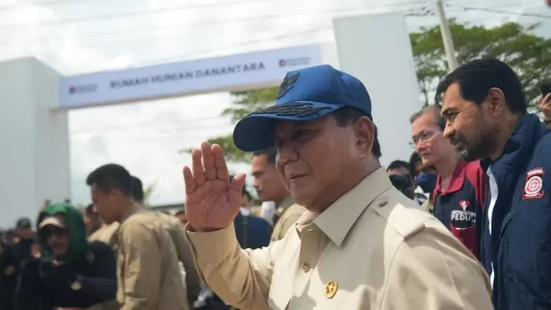 Presiden Prabowo Subianto meninjau langsung kesiapan hunian sementara untuk warga yang terdampak bencana di Aceh Tamiang, Kamis (1/1/2026) (Foto: Hutama Karya)
