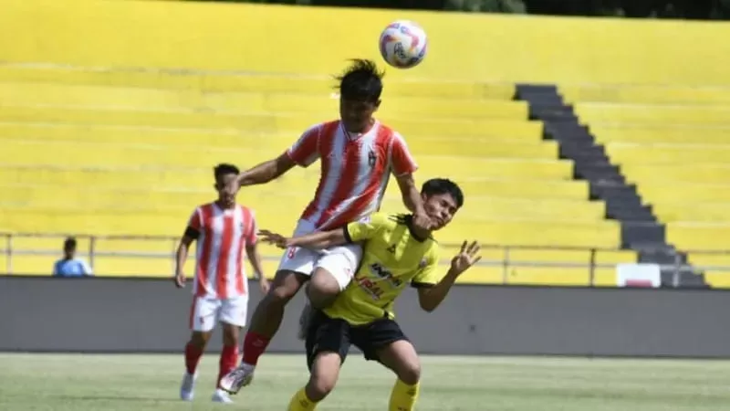 PSP Padang vs PSLA Sicincin dalam laga lanjutan Liga 4 Sumbar 2025/2026 di Stadion Haji Agus Salim, Padang, Kamis (29/1/2026). (Foto: Kominfo Padang)