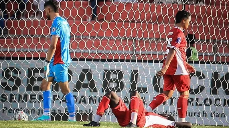 Semen Padang FC tumbang 2-3 dari Persis Solo pada laga lanjutan BRI Super League 2025/2026 di Stadion Haji Agus Salim, Padang, Minggu (11/1/2026). Dua penalti tuan rumah gagal dieksekusi dalam laga tersebut. (Foto: MO Semen Padang FC)