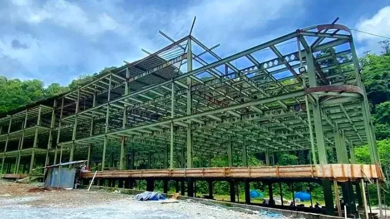 Bangunan Ilegal di Lembah Anai (Foto: Beyubaystory)