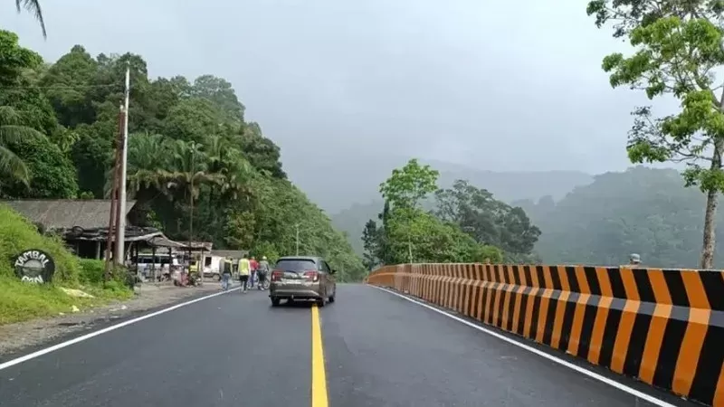 Penanganan longsoran Jalan Nasional Padang Panjang–Sicincin rampung. BPJN Sumbar pastikan lereng lebih stabil dan keselamatan pengguna jalan. (Foto: BPJN Sumbar)