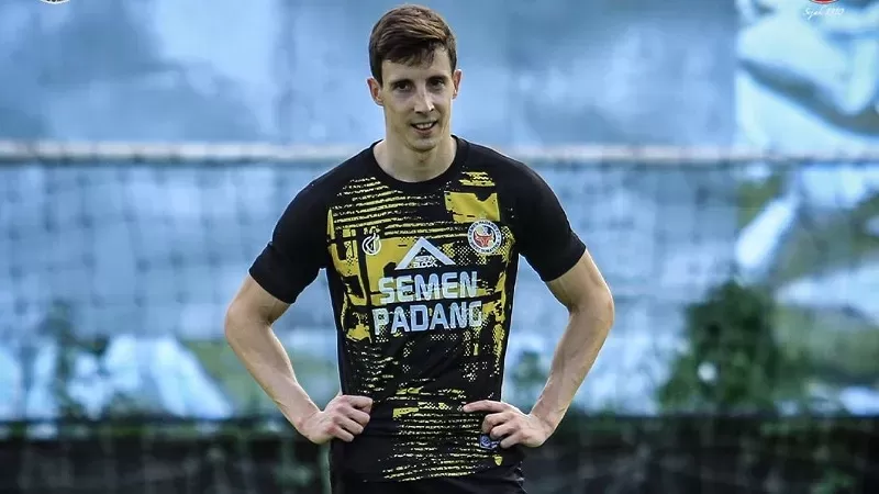 Guillermo Fernandez menjalani latihan perdana bersama Semen Padang FC di markas latihan klub. (Foto: MO Semen Padang FC)