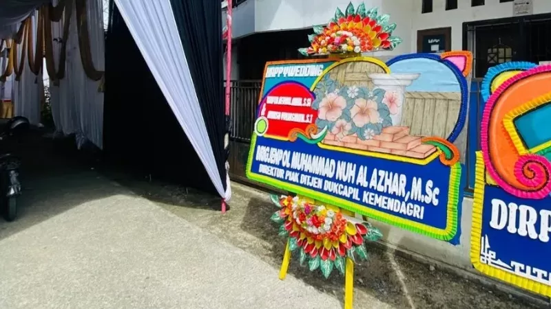 Karangan bunga 3D Florist Padang di lokasi acara pernikahan. (Foto: 3D Florist Padang)
