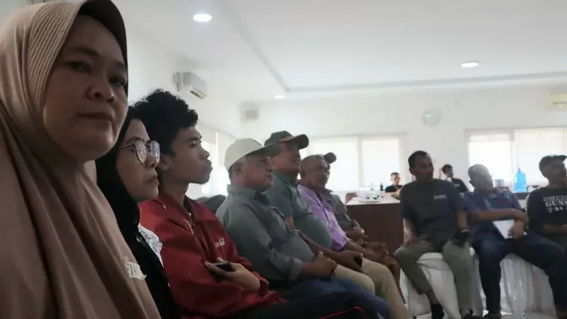 Warga dari empat daerah yang terdampak proyek energi mengikuti workshop komunitas di Padang. (Foto: Istimewa)