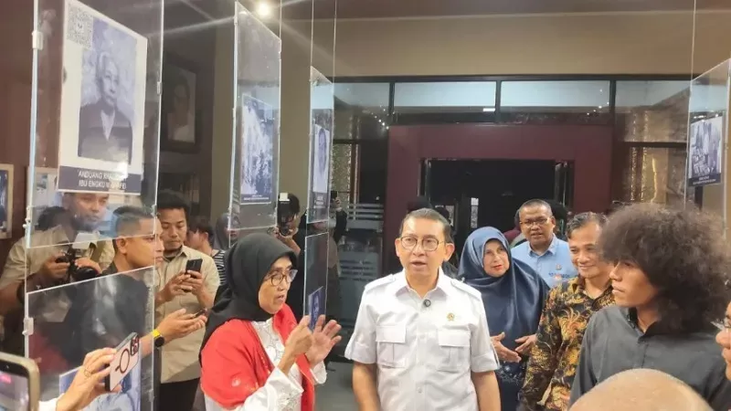 Menteri Kebudayaan RI Fadli Zon saat meresmikan Museum Mohammad Syafei di INS Kayu Tanam. (Foto: Istimewa)