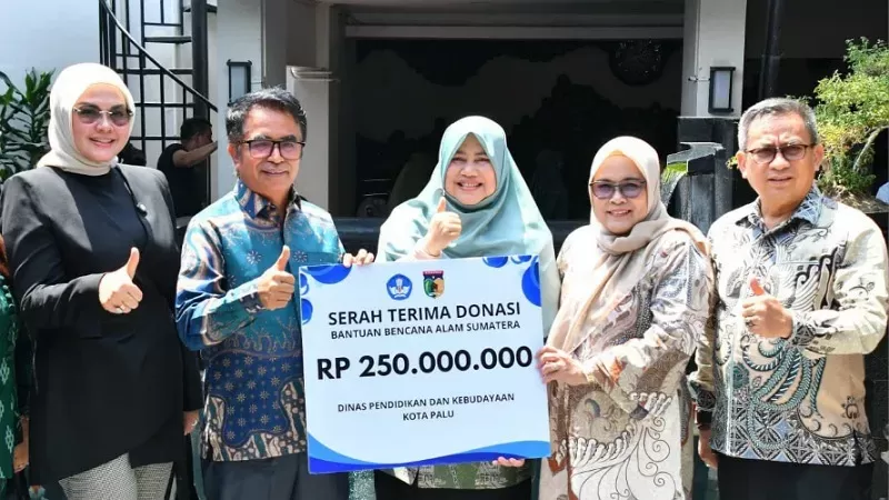 Bantuan kemanusiaan dari Pemerintah Kota (Pemko) Palu untuk Pemko Padang pasca bencana alam yang terjadi akhir November 2025 lalu. Bantuan tersebut diberikan sebagai bentuk balas budi Pemko Palu ke Padang karena pernah dibantu pada saat musibah tsunami 2018 lalu. (Dok. Prokopim)