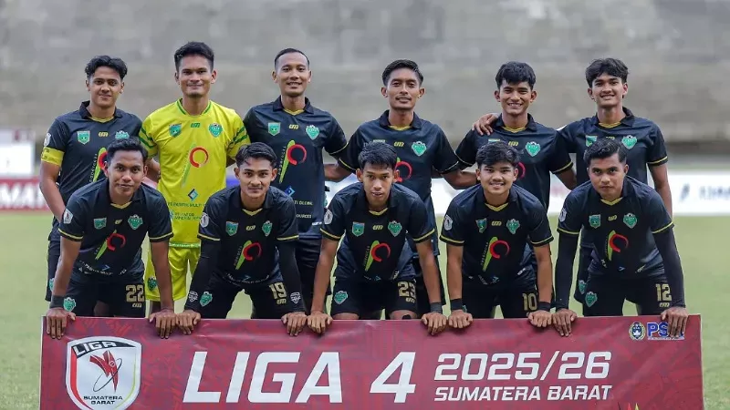 Kesebelasan PSPP saat kontra Gumarang FKNB dalam laga lanjutan Liga 4 Sumbar 2025/2026 di Stadion Utama Sumbar, Kamis (29/1/2026). (Foto: Kominfo Padang Panjang)